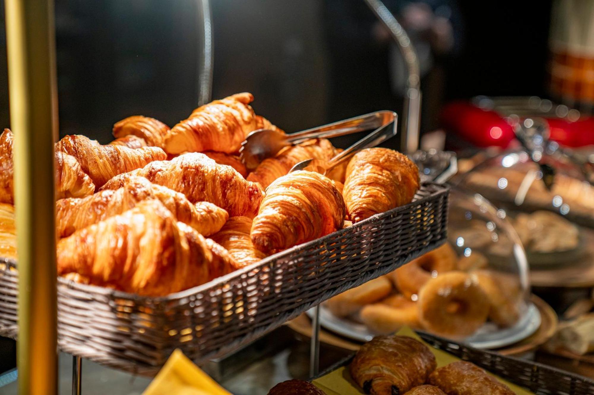 Voco Paris - Porte De Clichy, An Ihg Hotel Zewnętrze zdjęcie